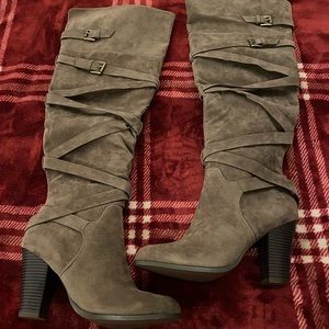 New Farren Dark Taupe Over The Knee Heeled Boots From Shoe Dazzle. Size 10.